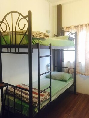 Desk, free WiFi, bed sheets - DMK Hostel Donmueang Airport (Bangkok)