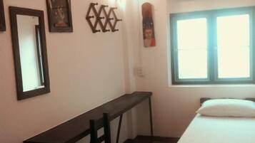 Mini Single Room (Shared Bathroom) | Desk, free WiFi, bed sheets