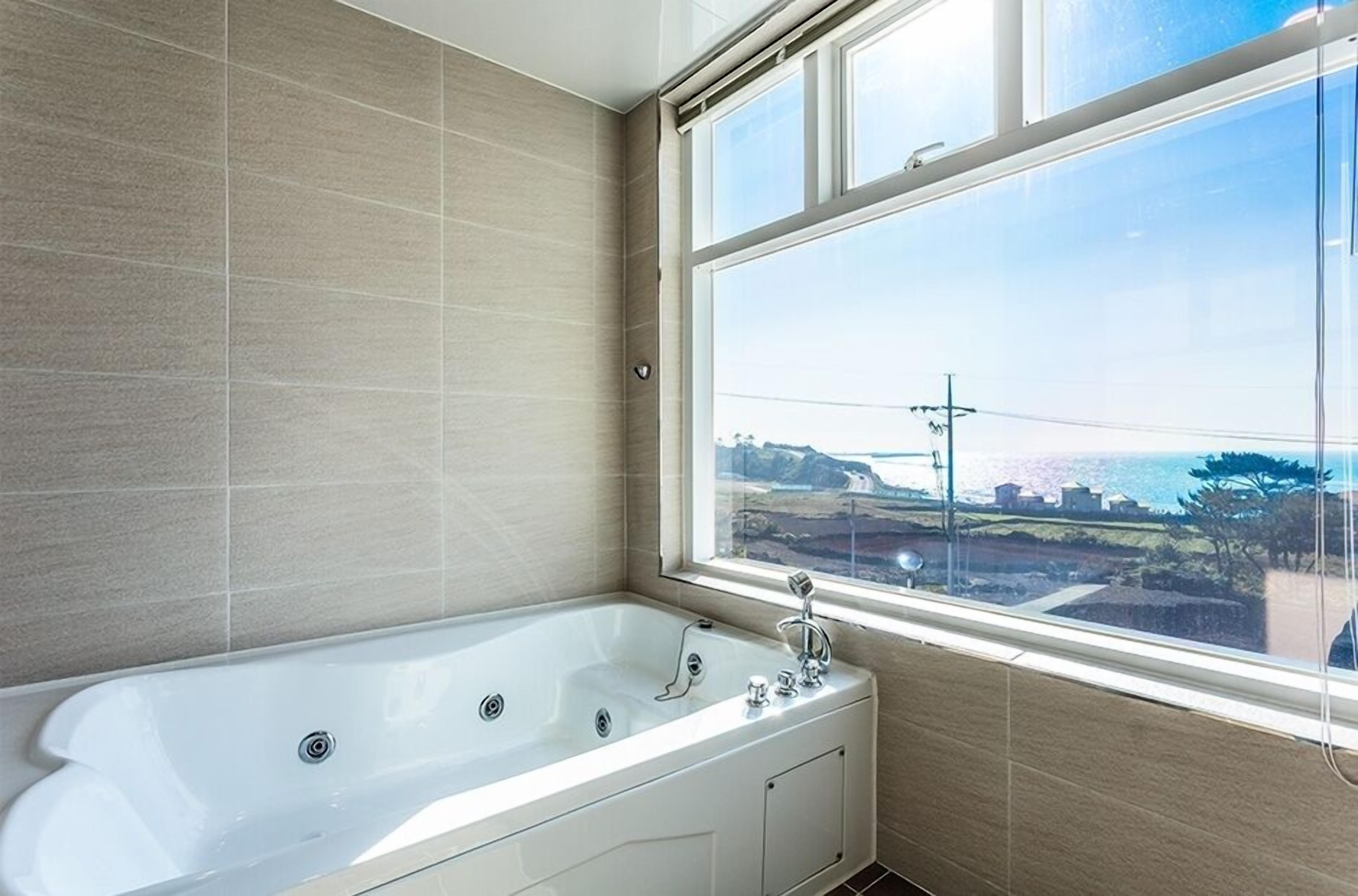 superior double room | jetted bathtub