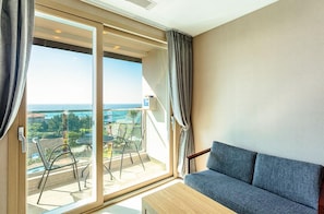 Superior Double Room | Down comforters, memory foam beds, soundproofing, free WiFi - Rich Hotel (Jeju City)