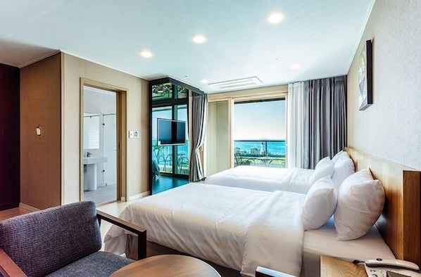 Superior Twin Room | Down comforters, memory foam beds, soundproofing, free WiFi - Rich Hotel (Jeju City)