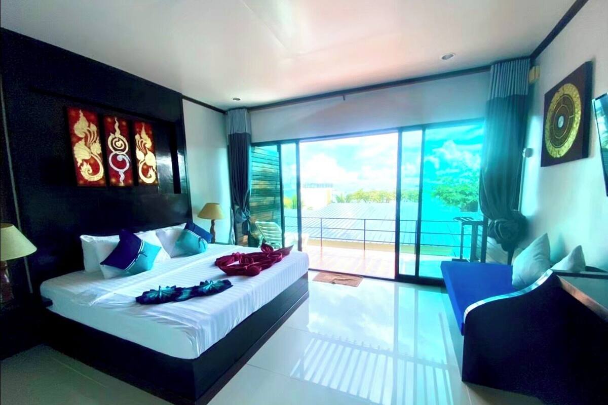 Superior Room, Sea View | In-room safe, desk, rollaway beds, free WiFi
