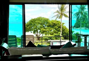 Chambre Deluxe, vue mer | Coffres-forts dans les chambres, bureau, lits pliants/supplémentaires