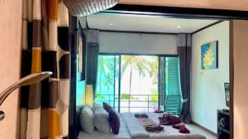 Sea View Room | Bathroom | Shower, free toiletries, hair dryer, bathrobes