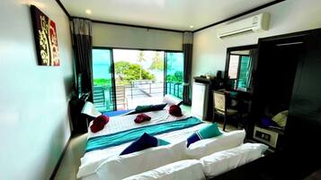 Deluxe Room, Sea View | In-room safe, desk, rollaway beds, free WiFi
