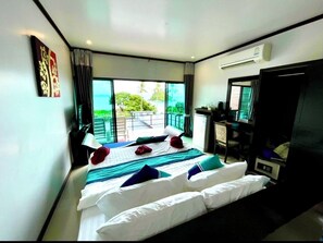 Quarto luxo, vista para o mar | Cofres nos quartos, escrivaninha, camas extras/dobráveis (sobretaxa)