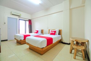 Standard Twin Room | Desk, laptop workspace, free WiFi, bed sheets - Ok Home Airport (Bang Phli)