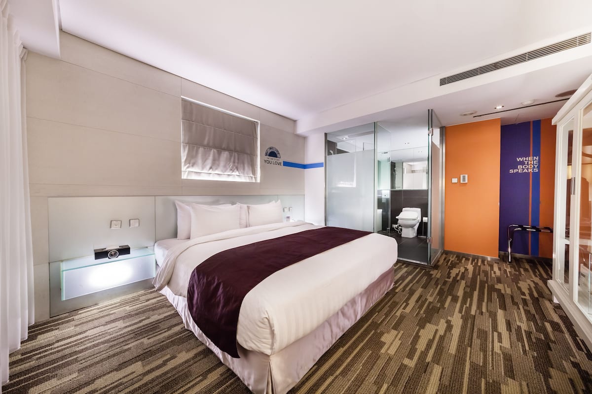 Superior Double Room with Internal Window | Down comforters, in-room safe, desk, blackout drapes