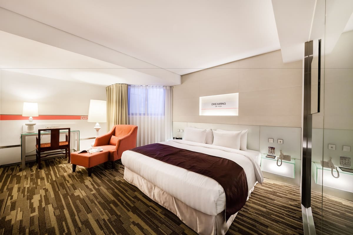 Deluxe Double Room, 1 Double Bed, with interior window | Down comforters, in-room safe, desk, blackout drapes