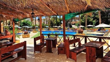 Tempat makan outdoor