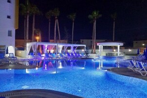 Outdoor pool, pool umbrellas, sun loungers