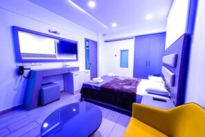 Una scrivania, letti aggiuntivi (a pagamento)