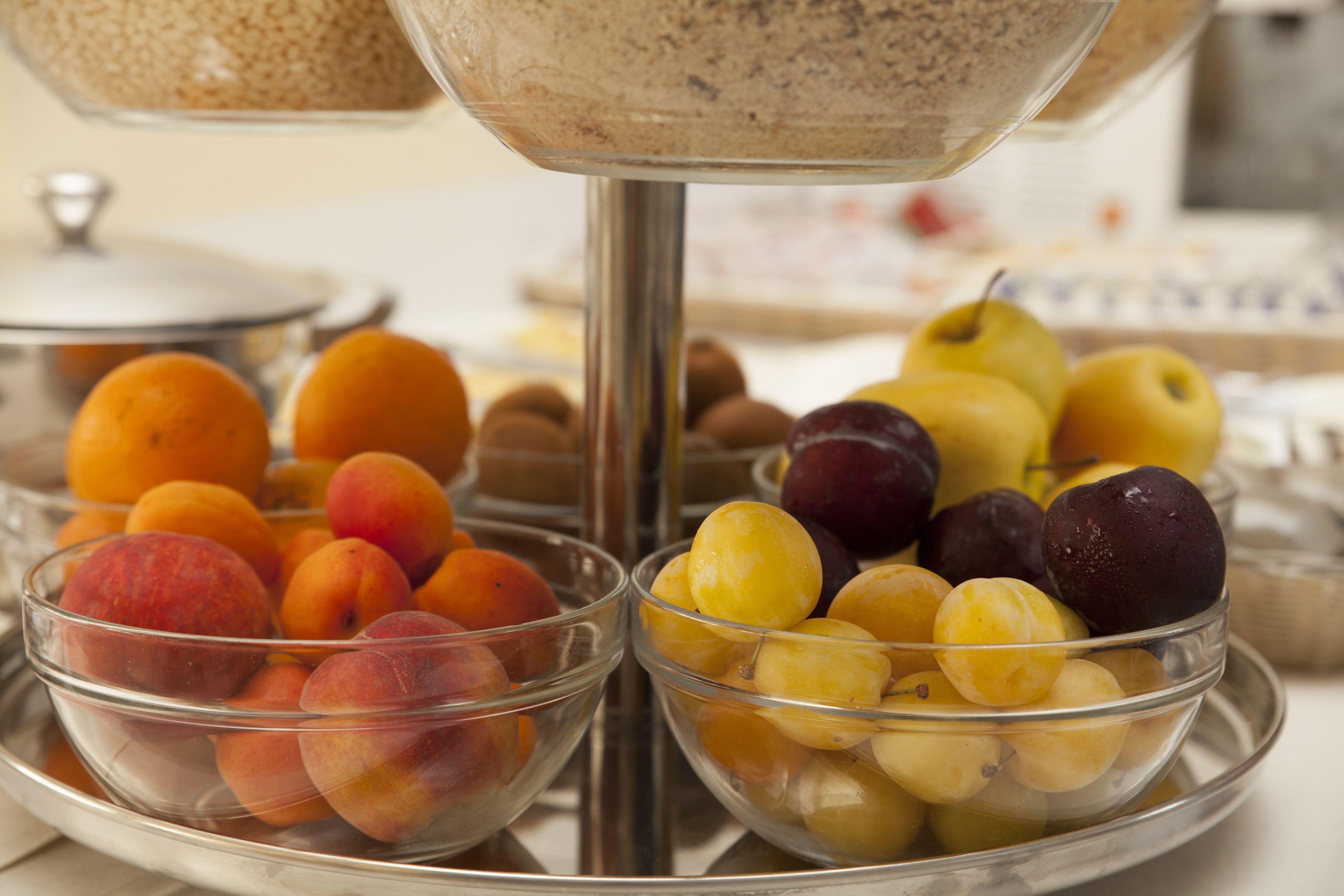 2 bars/lounges, poolside bar