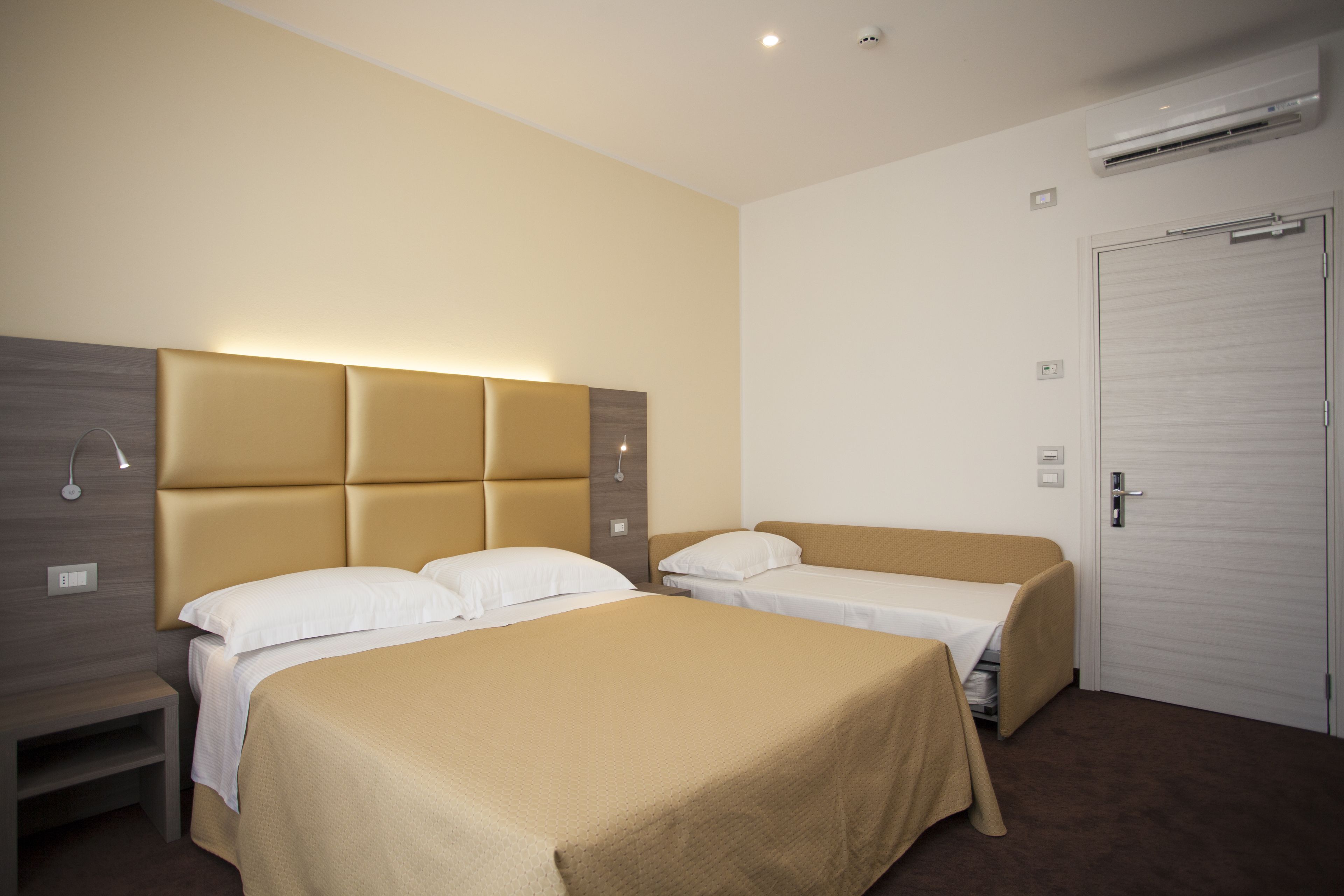 classic room, balcony | in-room safe, desk, soundproofing, free wifi