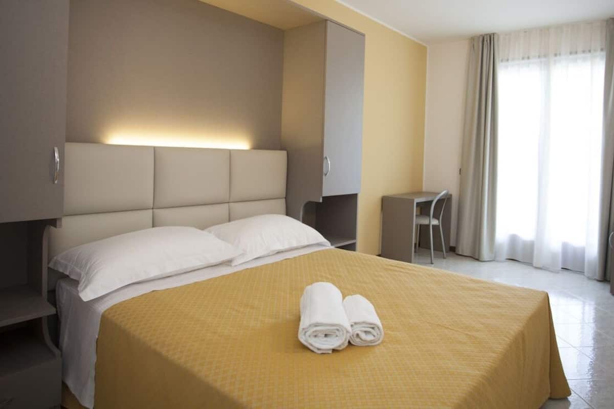 Zimmersafe, Schreibtisch, schallisolierte Zimmer, kostenloses WLAN