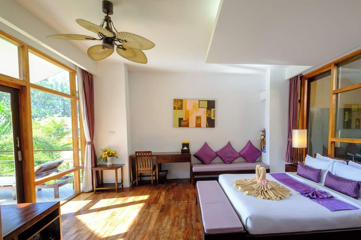 Premium bedding, minibar, in-room safe, desk