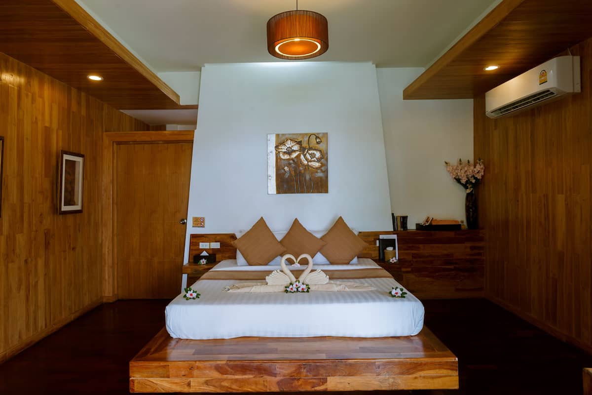 1 bedroom, premium bedding, minibar, in-room safe