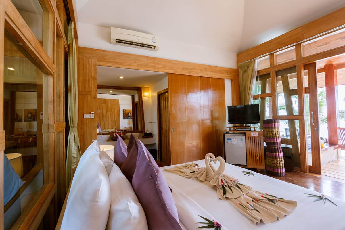 Premium bedding, minibar, in-room safe, desk