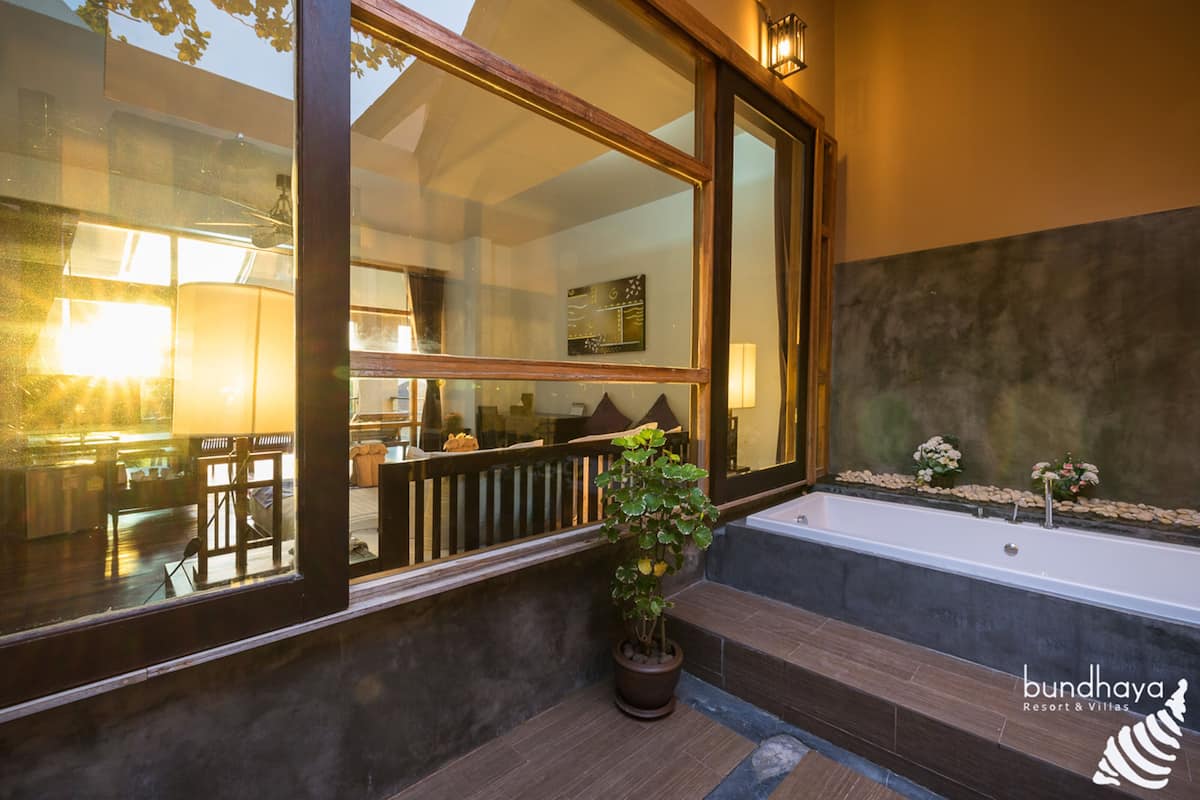 1 bedroom, premium bedding, minibar, in-room safe