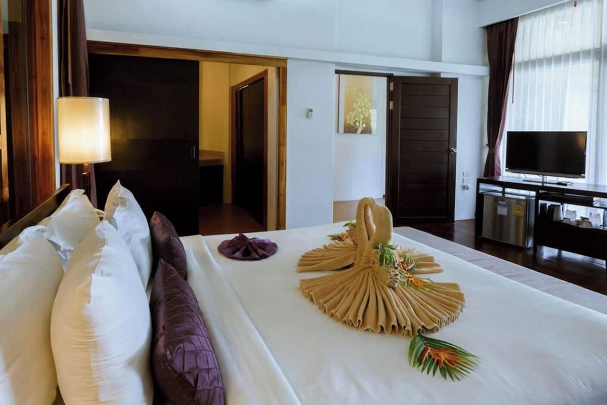 Premium bedding, minibar, in-room safe, desk