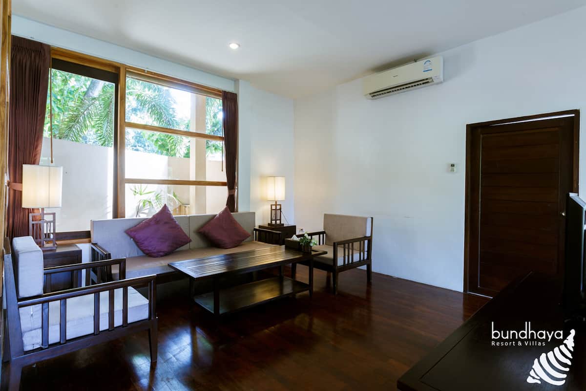 1 bedroom, premium bedding, minibar, in-room safe