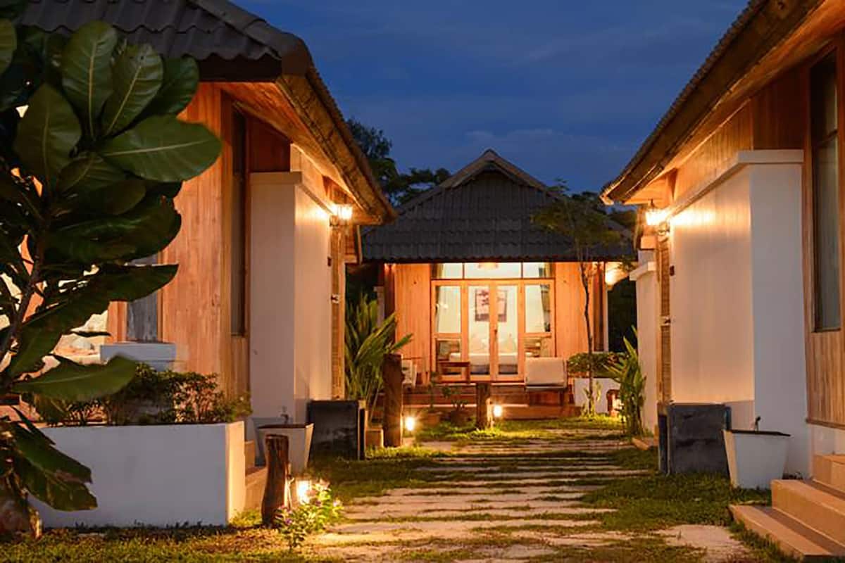 1 bedroom, premium bedding, minibar, in-room safe