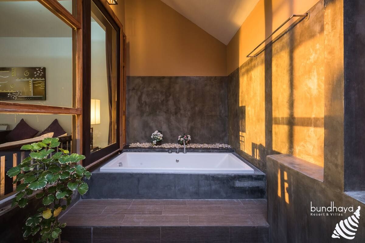 deluxe sweet room sea view | bathroom | shower, rainfall showerhead, free toiletries, hair dryer