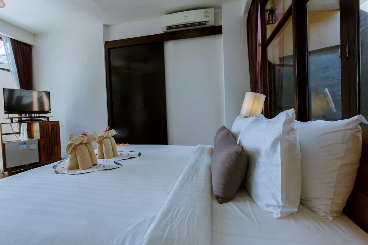 1 bedroom, premium bedding, minibar, in-room safe