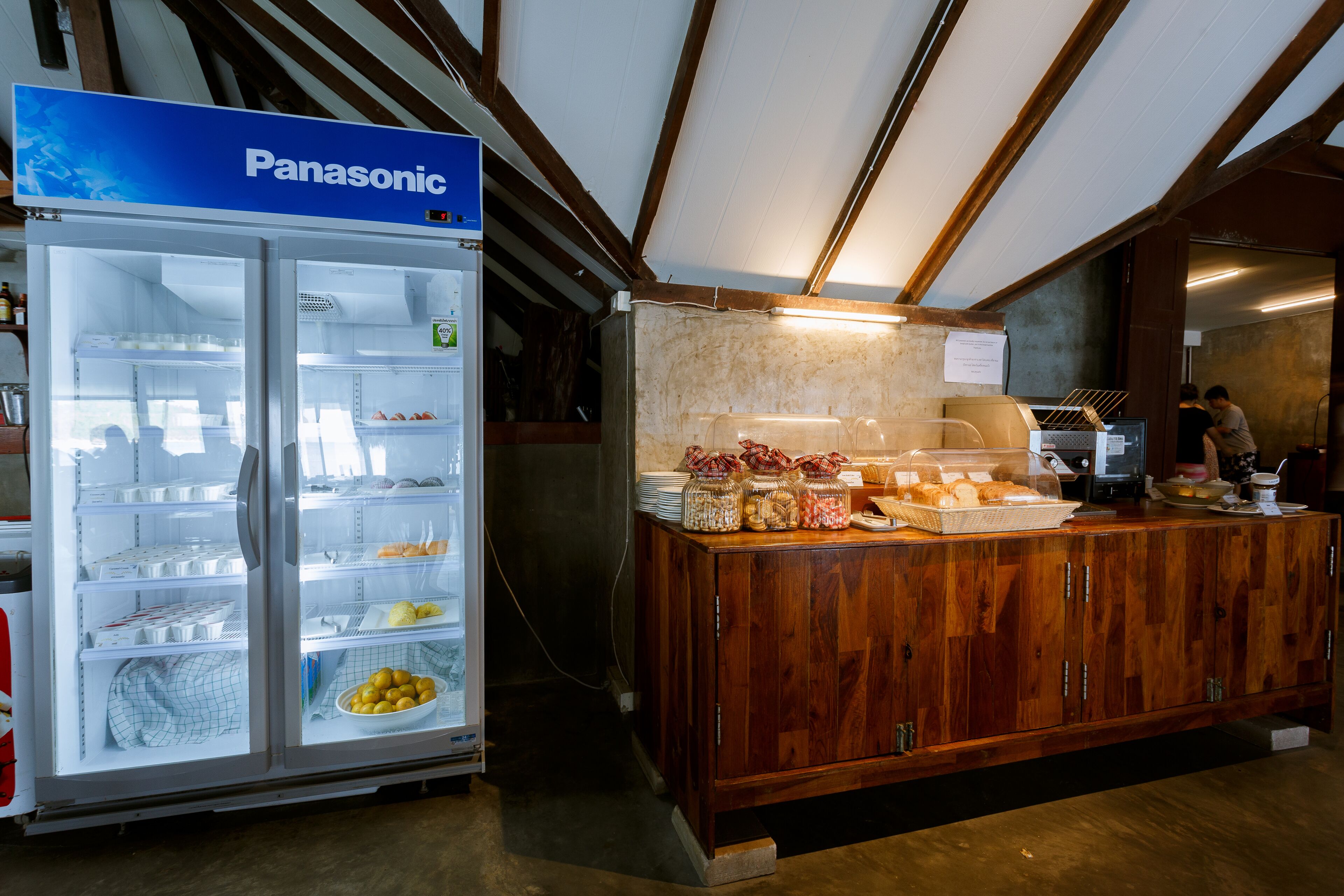 lunch, dinner, brunch served; international cuisine, beach views