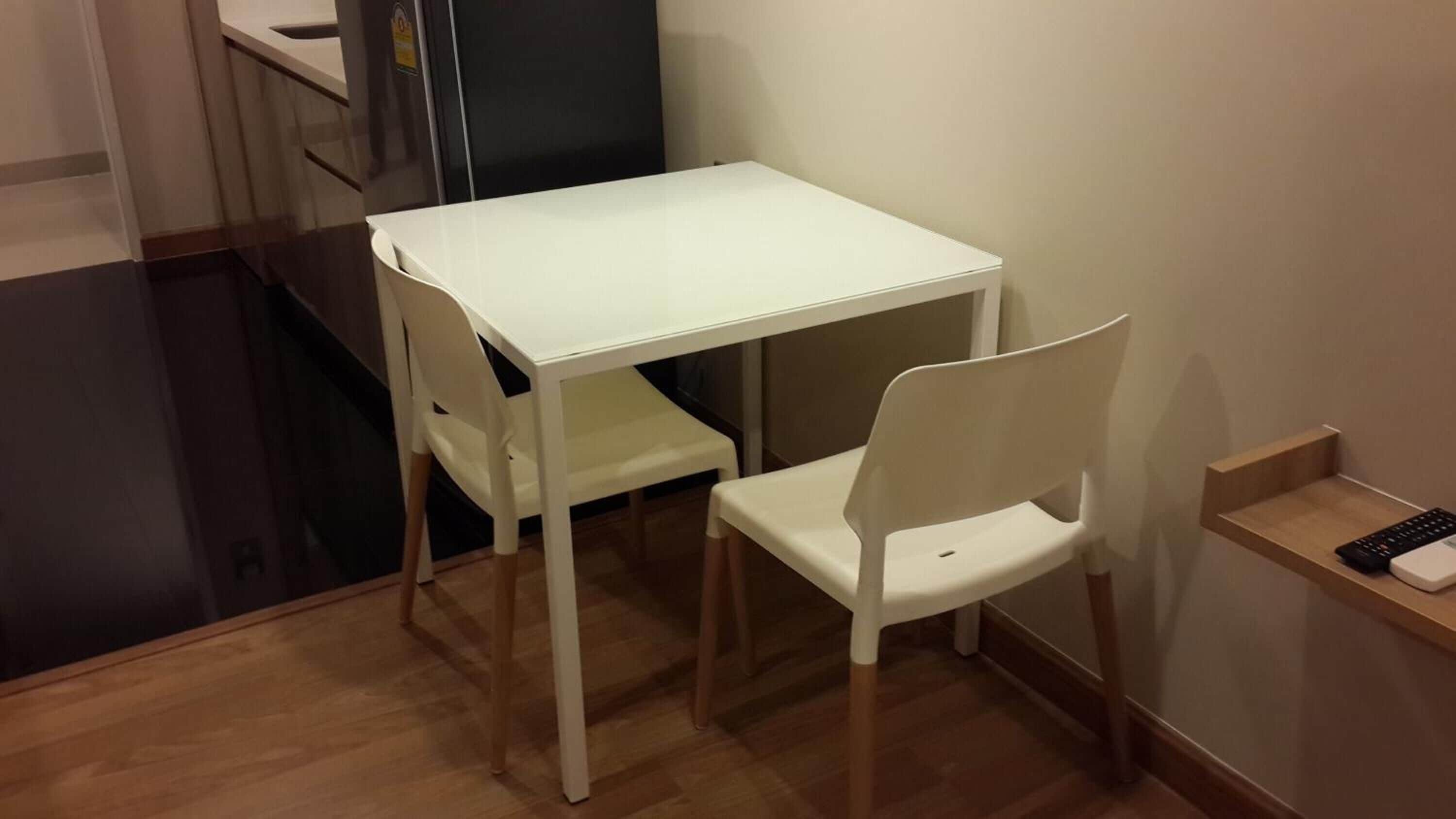 full-sized fridge, microwave, electric kettle, cookware/dishes/utensils