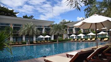 Kamar Deluks | Brankas, meja kerja, tempat tidur lipat/tambahan, dan Wi-Fi gratis