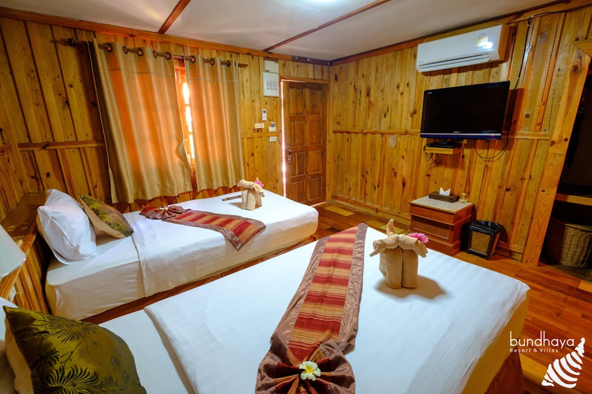 In-room safe, desk, rollaway beds, free WiFi