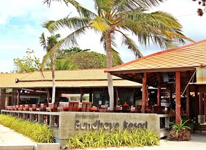 Breakfast, lunch, dinner served; Thai cuisine 