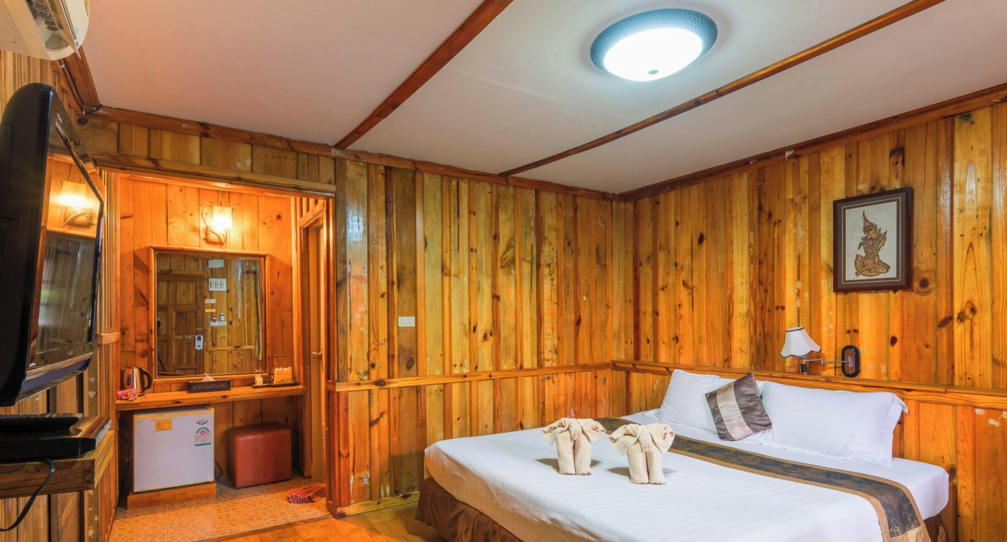 In-room safe, desk, rollaway beds, free WiFi