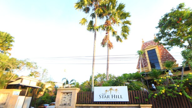 A sign for The Star Hill, indicating it is a serviced hotel. - The Star Hill Hotel (Balikpapan)