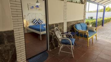 Habitación doble tradicional, vista al jardín | Terraza o patio