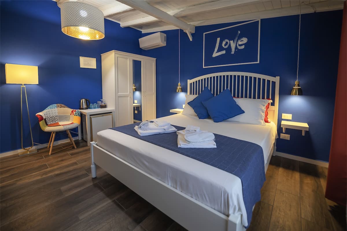 Traditional Double Room | Premium bedding, soundproofing, iron/ironing board, rollaway beds