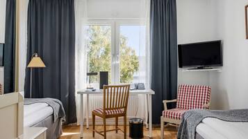 Individuell inredning, unika möbler, skrivbord och arbetsyta för laptop