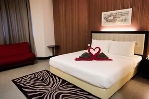 1 bedroom, in-room safe, desk, free WiFi