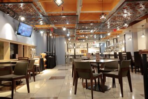 Breakfast, lunch and dinner served - The Grand Campbell Hotel (Kuala Lumpur)