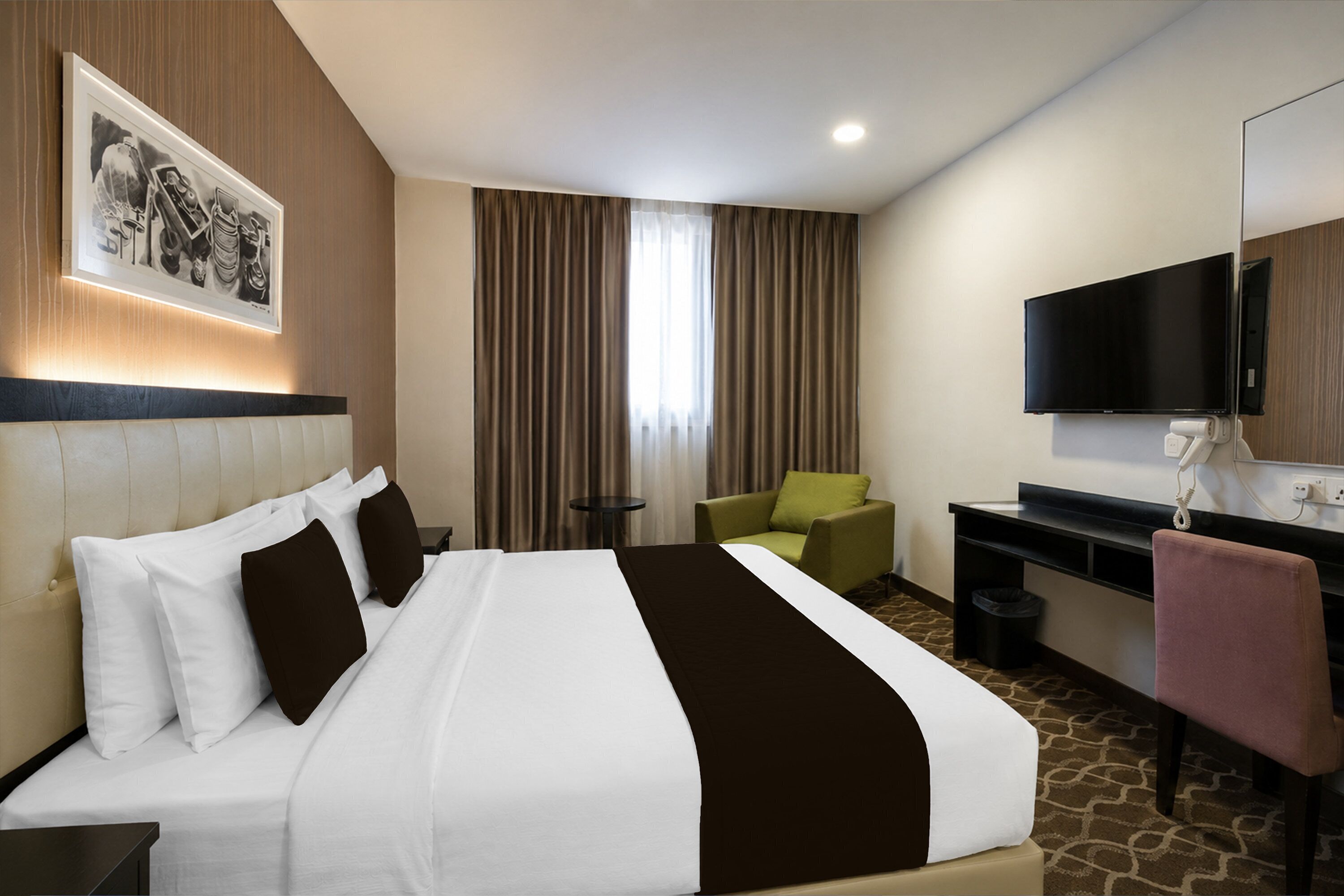 Executive Suite | 1 bedroom, in-room safe, desk, free WiFi