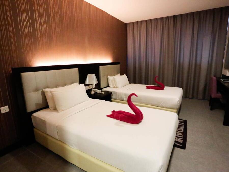 Superior Twin Room | 1 bedroom, in-room safe, desk, free WiFi