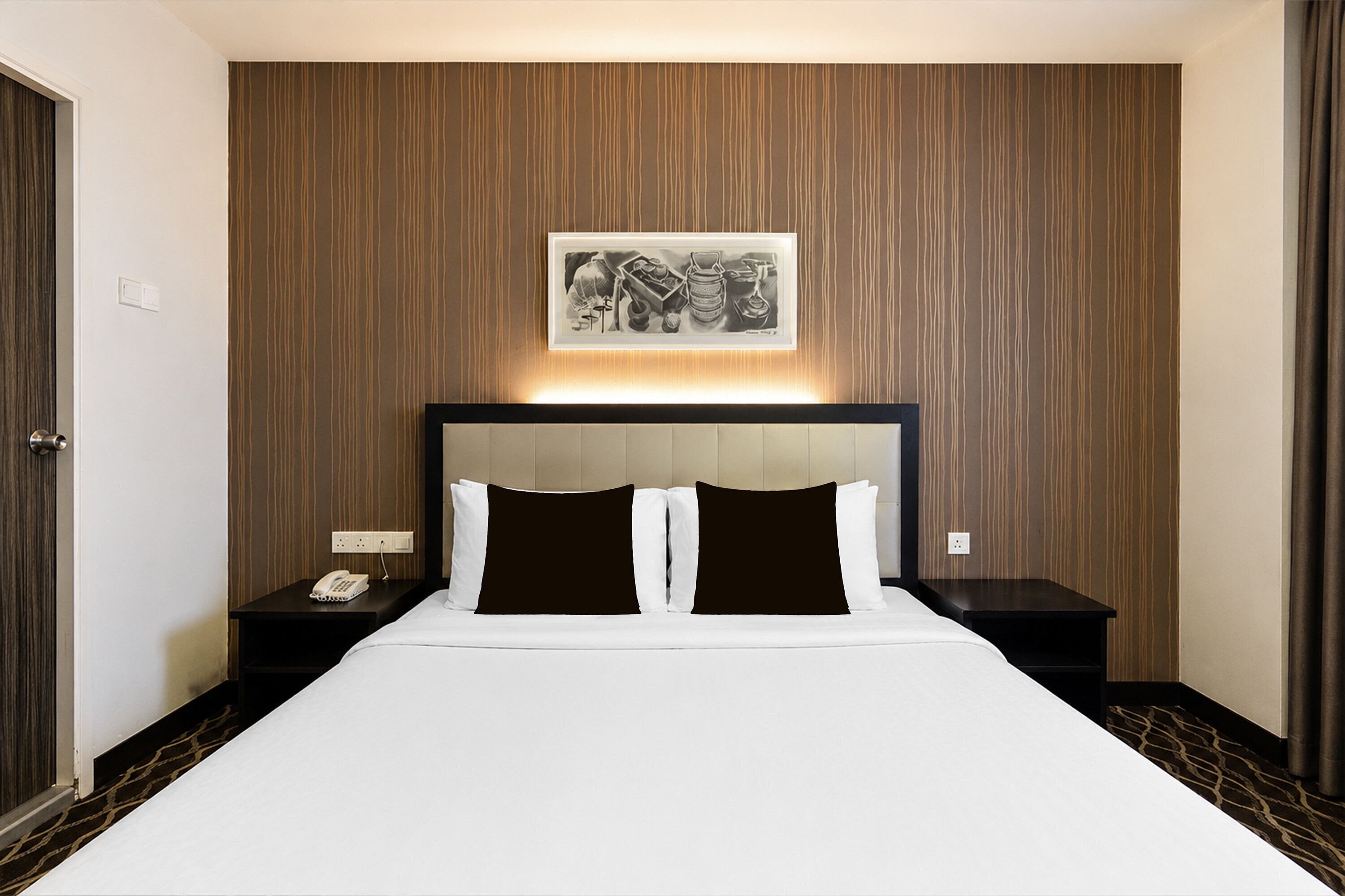 Executive Suite | 1 bedroom, in-room safe, desk, free WiFi