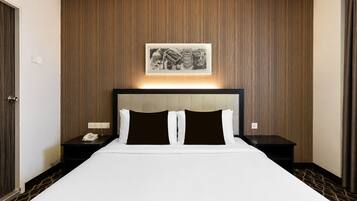 Executive Suite | 1 bedroom, in-room safe, desk, free WiFi