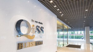 A modern interior with a prominent sign reading "QISS BLISTON". - Qiss Residence by Bliston (Bangkok)