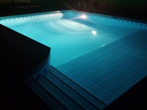 A swimming pool with tiled flooring and steps leading into it. - Floral Hotel (Hersonissos)