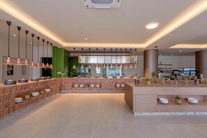 Lunch and dinner served, local and international cuisine - Zeus Hotels YDORIA RESORT - All Inclusive (Rethymno)
