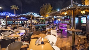 Tempat makan outdoor