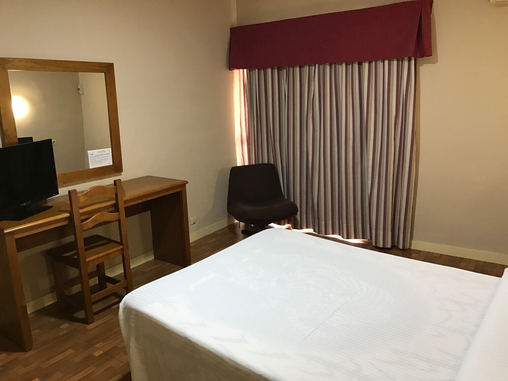 Minibar, in-room safe, desk, iron/ironing board (on request)