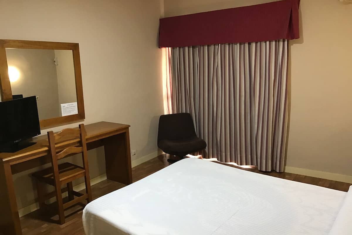 Minibar, in-room safe, desk, iron/ironing board (on request)